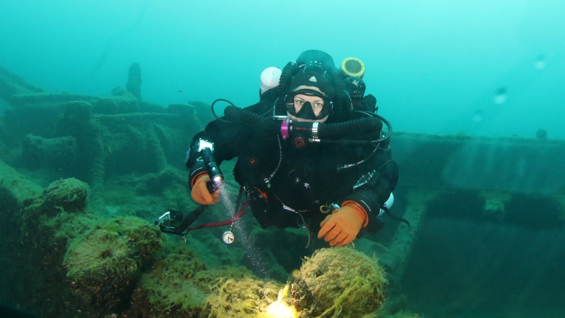Divers training and practicing buoyancy control